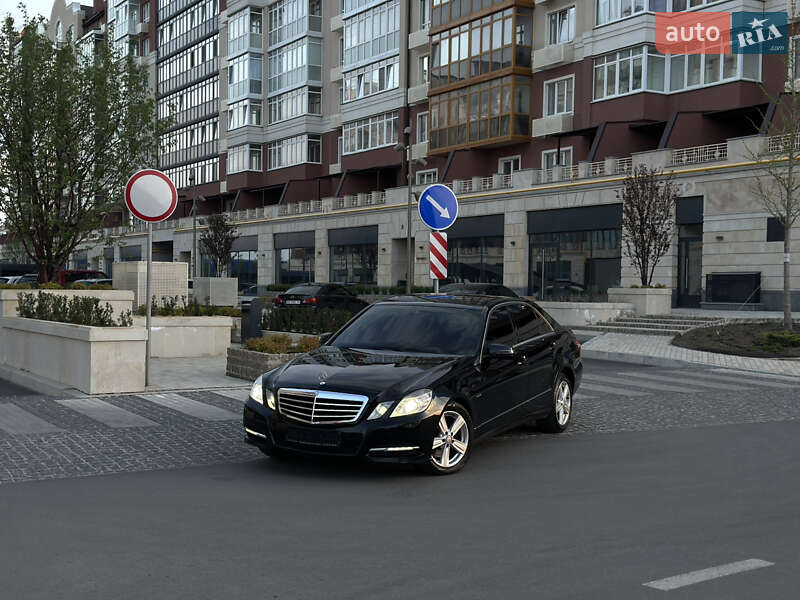 Седан Mercedes-Benz E-Class 2012 в Умані