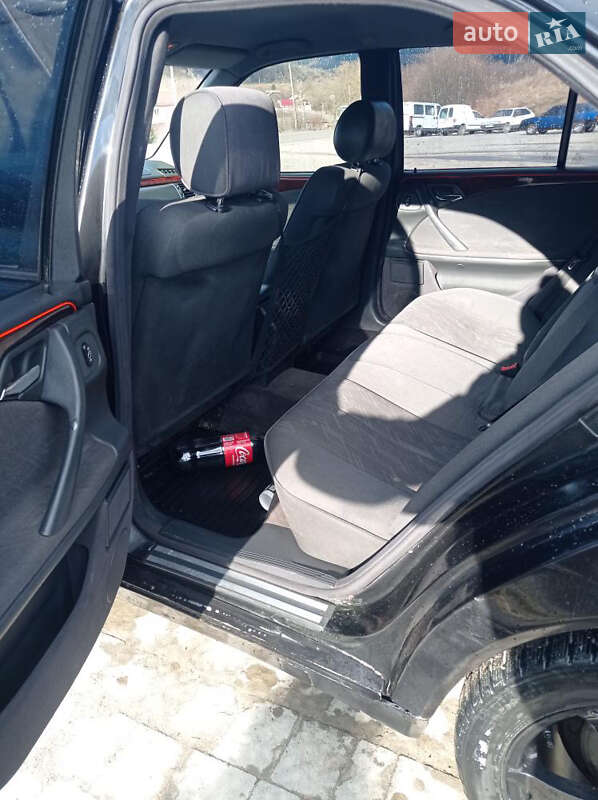 Седан Mercedes-Benz E-Class 2001 в Турці