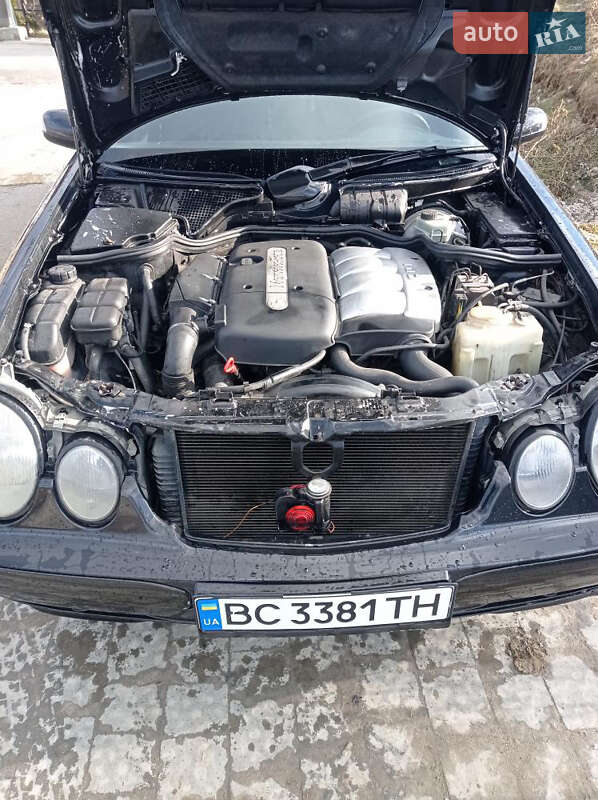Седан Mercedes-Benz E-Class 2001 в Турці