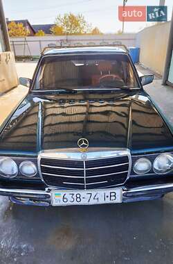 Седан Mercedes-Benz E-Class 1980 в Глибокій