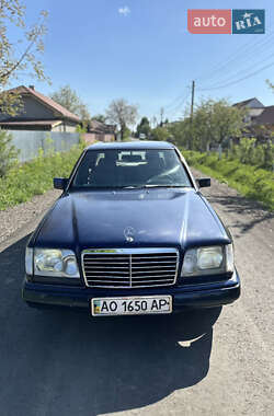 Седан Mercedes-Benz E-Class 1995 в Ужгороді