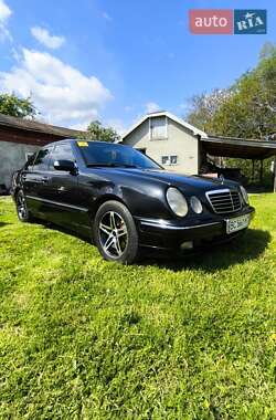 Седан Mercedes-Benz E-Class 2001 в Бориславі