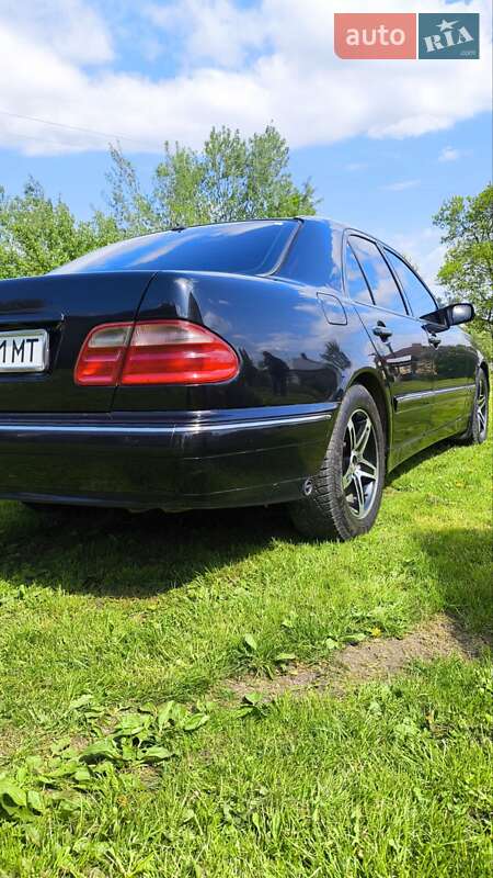 Седан Mercedes-Benz E-Class 2001 в Бориславе