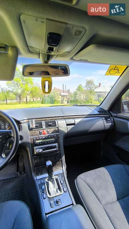 Седан Mercedes-Benz E-Class 2001 в Бориславе