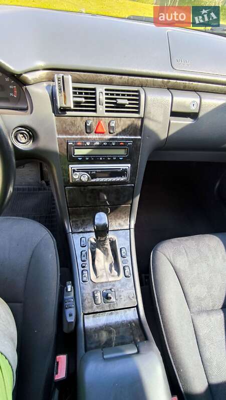 Седан Mercedes-Benz E-Class 2001 в Бориславе