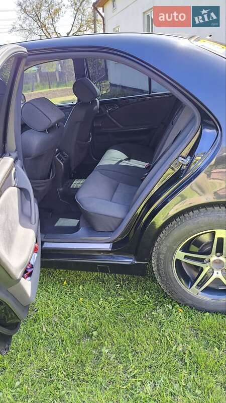 Седан Mercedes-Benz E-Class 2001 в Бориславе