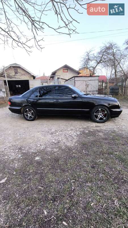 Седан Mercedes-Benz E-Class 2001 в Бориславе