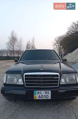 Седан Mercedes-Benz E-Class 1994 в Львове