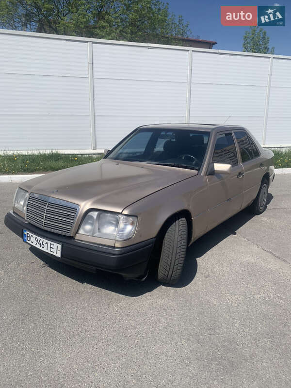 Седан Mercedes-Benz E-Class 1987 в Львові