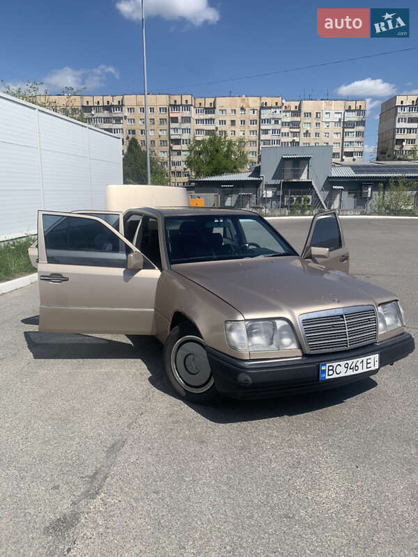 Седан Mercedes-Benz E-Class 1987 в Львові