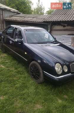 Седан Mercedes-Benz E-Class 1999 в Чернівцях