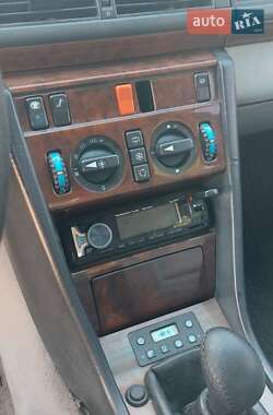 Седан Mercedes-Benz E-Class 1989 в 