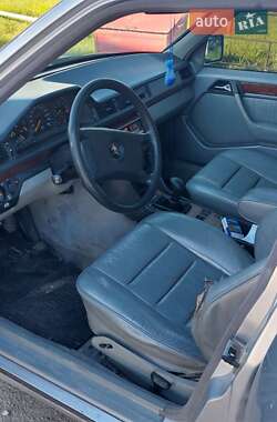 Седан Mercedes-Benz E-Class 1989 в 