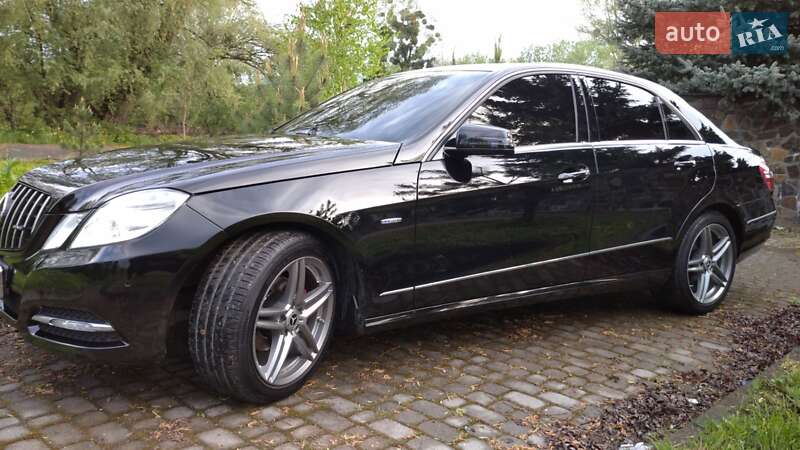 Седан Mercedes-Benz E-Class 2011 в Бродах