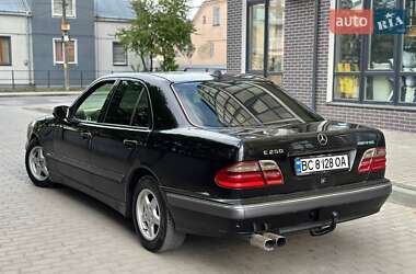 Седан Mercedes-Benz E-Class 2000 в 
