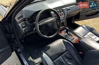 Седан Mercedes-Benz E-Class 2002 в 