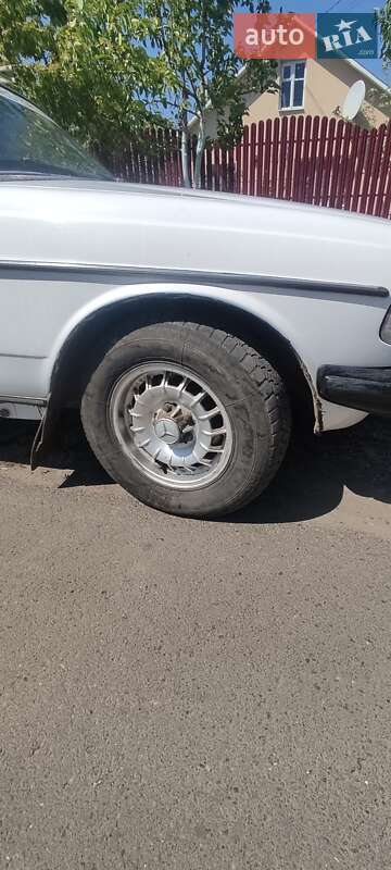 Седан Mercedes-Benz E-Class 1982 в Одессе