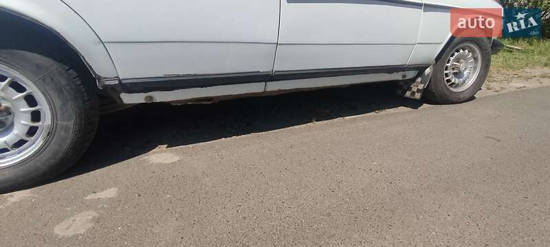 Седан Mercedes-Benz E-Class 1982 в Одессе