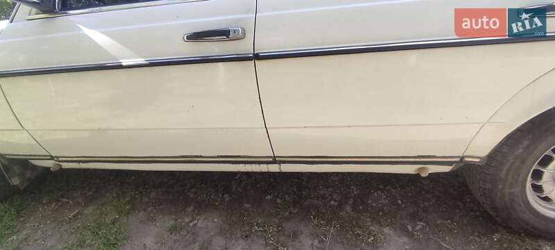 Седан Mercedes-Benz E-Class 1982 в Одессе