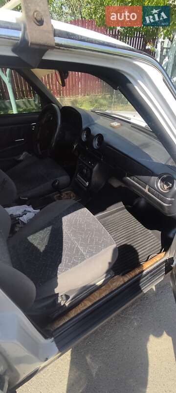Седан Mercedes-Benz E-Class 1982 в Одессе