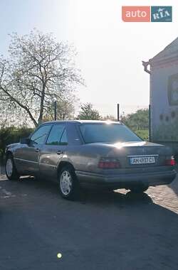 Седан Mercedes-Benz E-Class 1993 в 