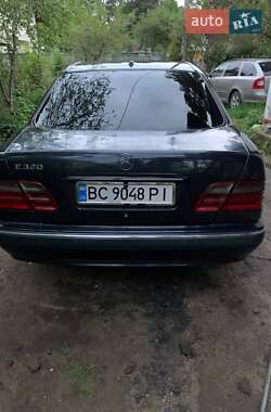 Седан Mercedes-Benz E-Class 2001 в 