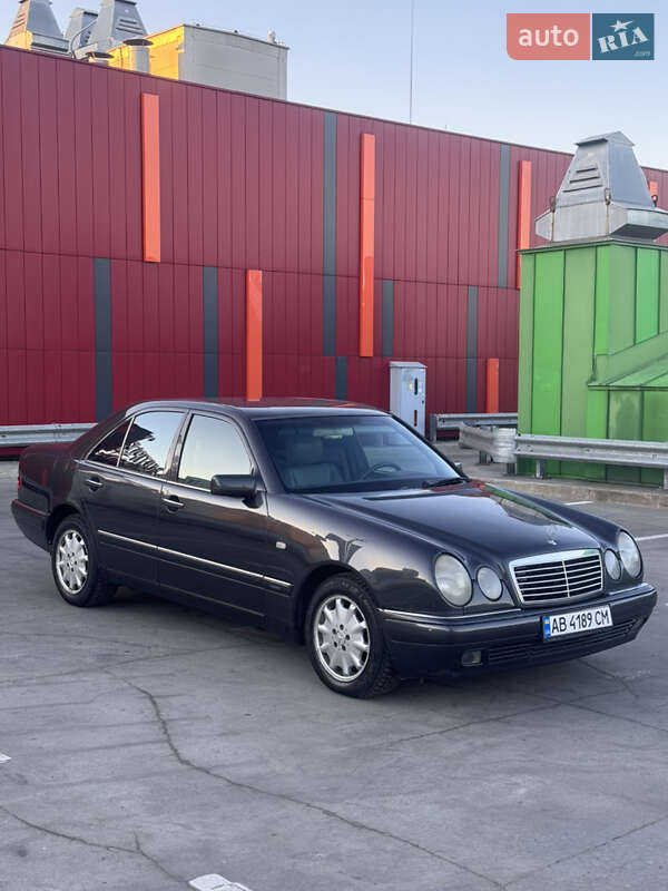 Mercedes-Benz E-Class 1996