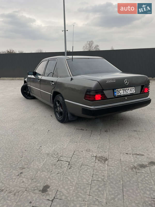 Седан Mercedes-Benz E-Class 1992 в Львове
