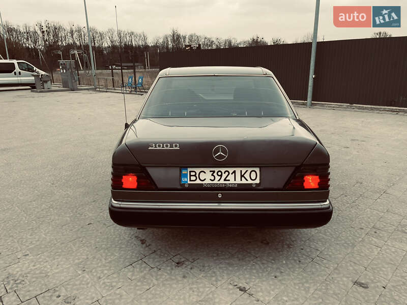 Седан Mercedes-Benz E-Class 1992 в Львове
