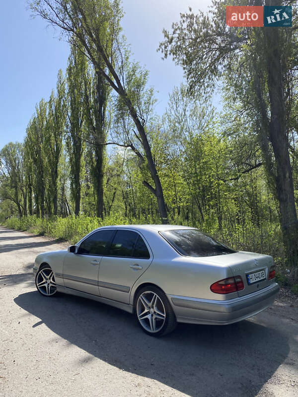 Седан Mercedes-Benz E-Class 2000 в Семенівці