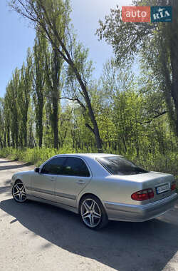 Седан Mercedes-Benz E-Class 2000 в 