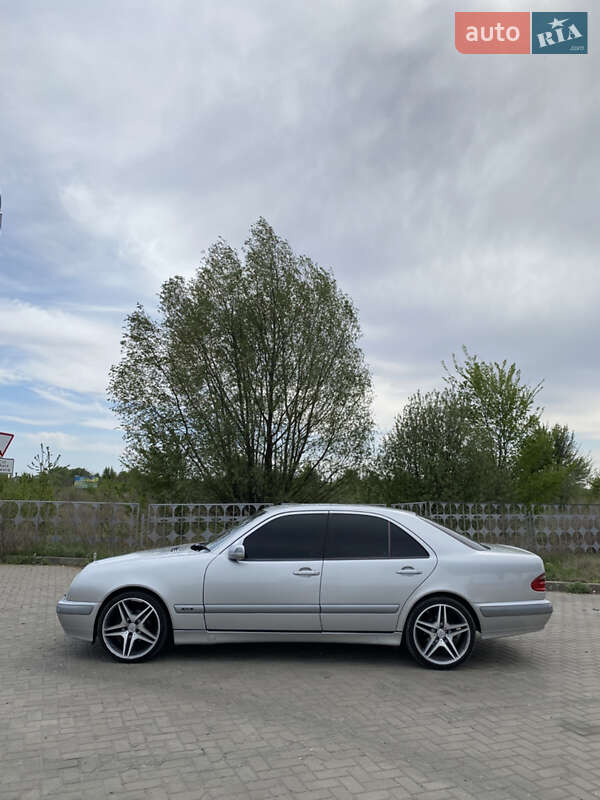 Седан Mercedes-Benz E-Class 2000 в Семенівці