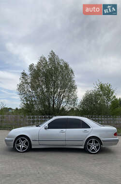 Седан Mercedes-Benz E-Class 2000 в 
