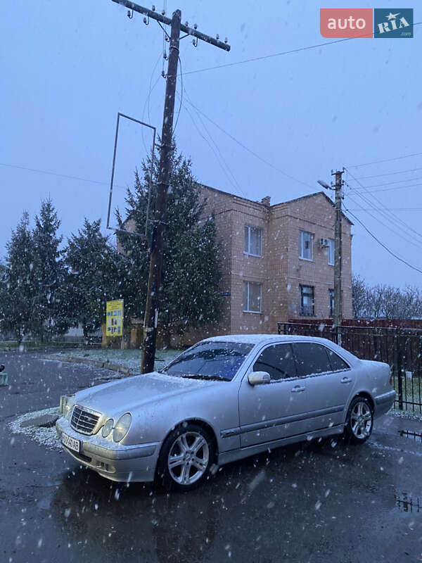 Седан Mercedes-Benz E-Class 2000 в Семенівці