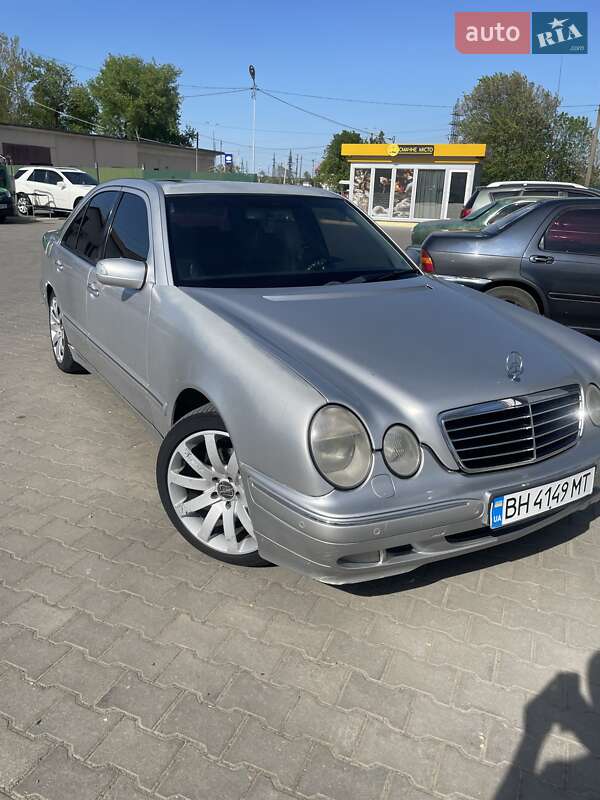 Седан Mercedes-Benz E-Class 2001 в 