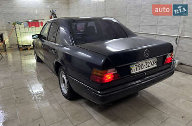 Седан Mercedes-Benz E-Class 1989 в 