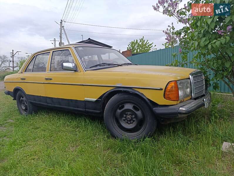 Mercedes-Benz E-Class 1982