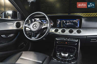 Седан Mercedes-Benz E-Class 2017 в 