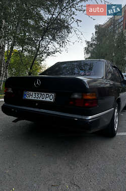 Седан Mercedes-Benz E-Class 1990 в 