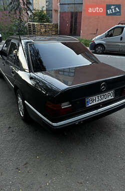 Седан Mercedes-Benz E-Class 1990 в 