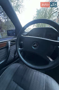 Седан Mercedes-Benz E-Class 1990 в 