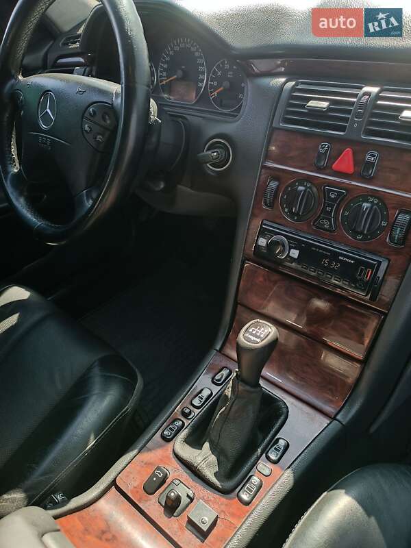 Седан Mercedes-Benz E-Class 2001 в Хмільнику