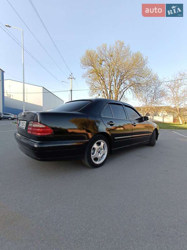Седан Mercedes-Benz E-Class 2001 в Хмільнику