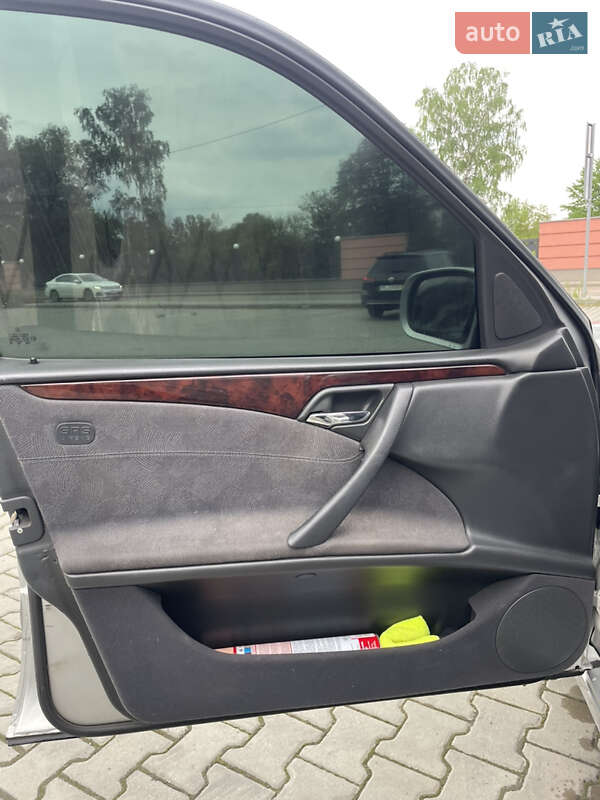 Седан Mercedes-Benz E-Class 2001 в Дрогобичі