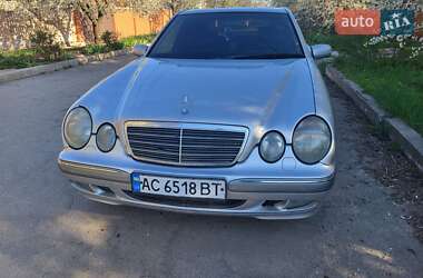 Седан Mercedes-Benz E-Class 2000 в Днепре