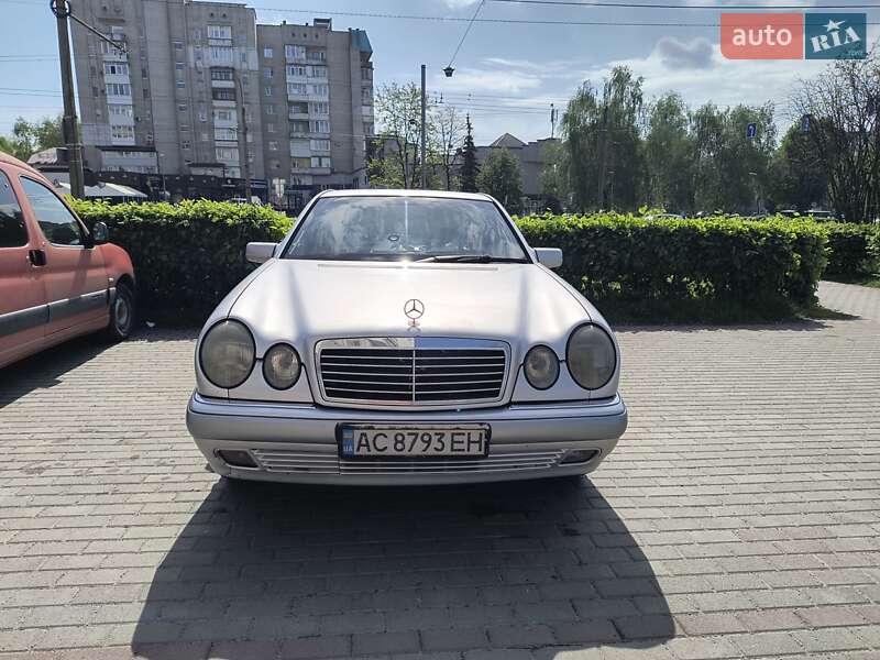 Седан Mercedes-Benz E-Class 1995 в 