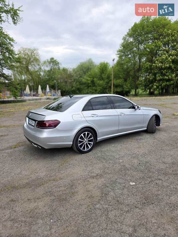 Седан Mercedes-Benz E-Class 2013 в Умані