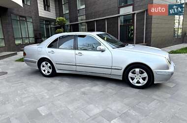 Седан Mercedes-Benz E-Class 2000 в Виннице