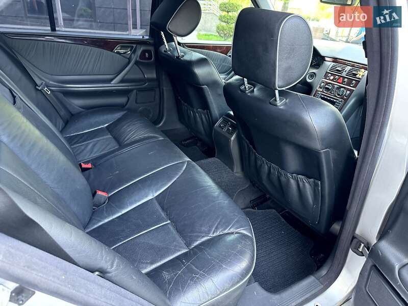 Седан Mercedes-Benz E-Class 2000 в Виннице