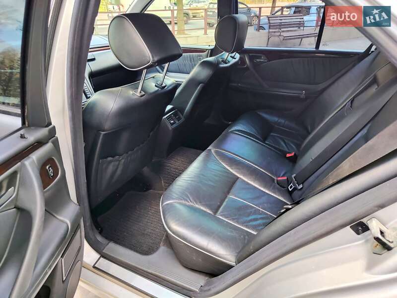 Седан Mercedes-Benz E-Class 2000 в Виннице